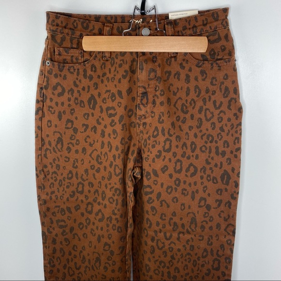 NWT UNIVERSAL THREAD Super High Rise Vintage Straight Leopard Jeans - Picture 2 of 16